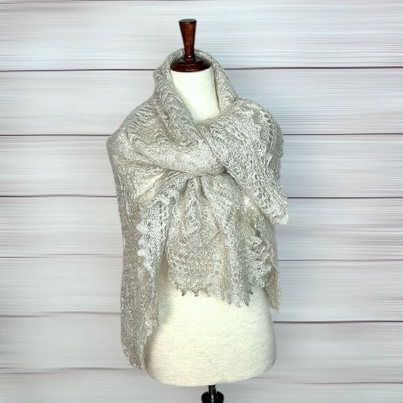 Goat Wool Lace Knit Shawl Scarf Wrap
Handmade Russian Orenburg Style Light Gray - Picture 10 of 12